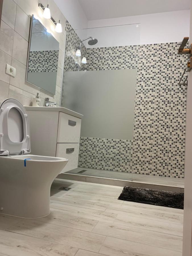 Sunrise Holiday Apartment - Mamaia Nord นาโวดาริ ภายนอก รูปภาพ